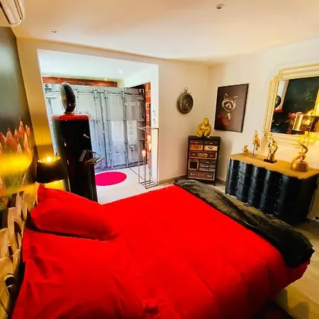 High Standing! 200m2 Private Garden Jacuzzi Sun Bed & Interior *