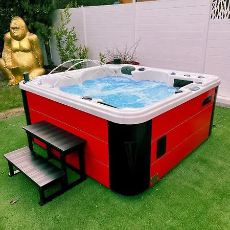 Appartement High Standing! 200m2 Private Garden Jacuzzi Sun Bed & Interior *