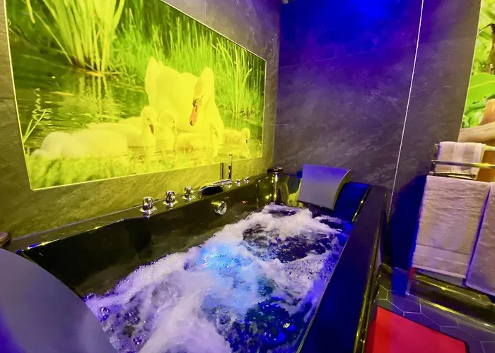 High Standing! 200m2 Private Garden Jacuzzi Sun Bed & Interior *