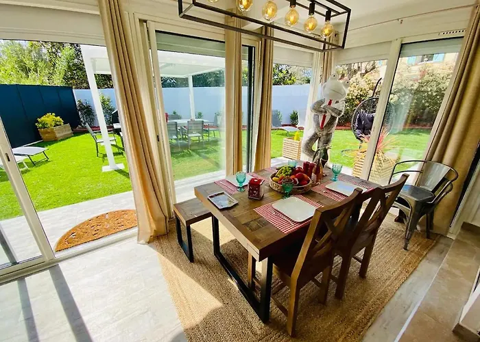 High Standing! 200m2 Private Garden Jacuzzi Sun Bed & Interior Appartamento *